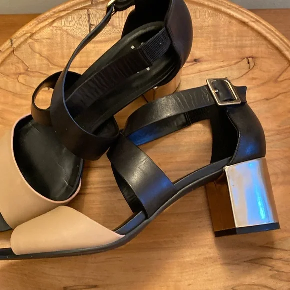 Like new Isaac Mizrahi Live sandals - Picture 3 of 4